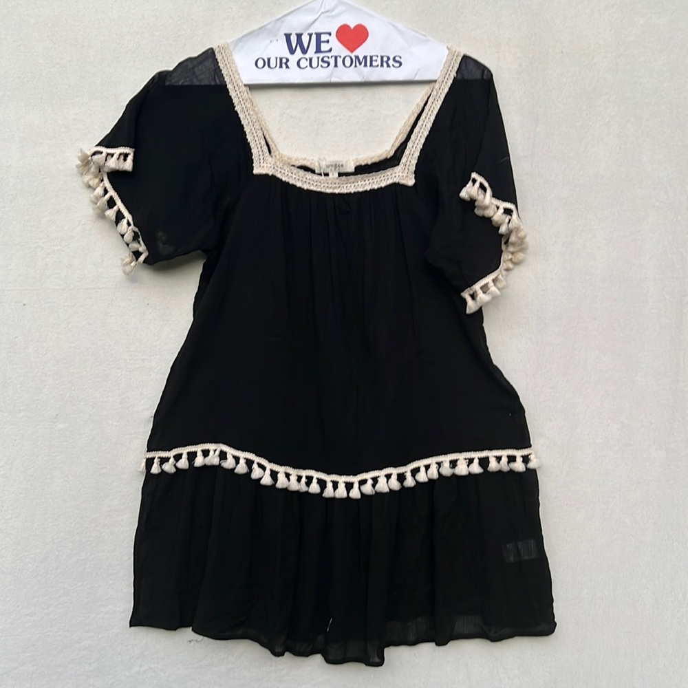 NWT Umgee tasseled embellished tunic top size L. Retails $70